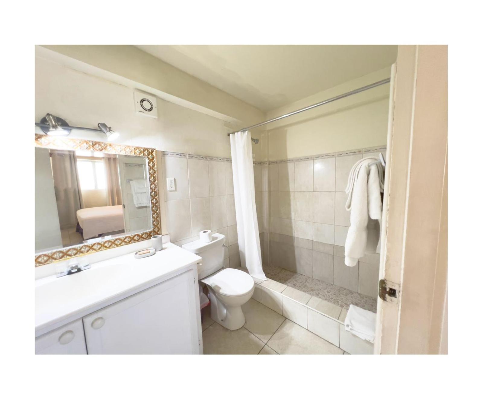 Melrose Beach Apartments Inc Бриджтаун Экстерьер фото